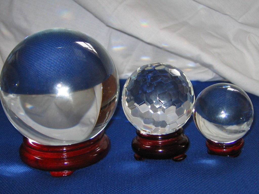 Crystal Ball stand laquered wood large